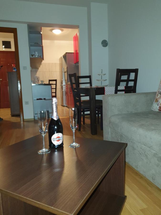 Apartman Basic דובוי מראה חיצוני תמונה